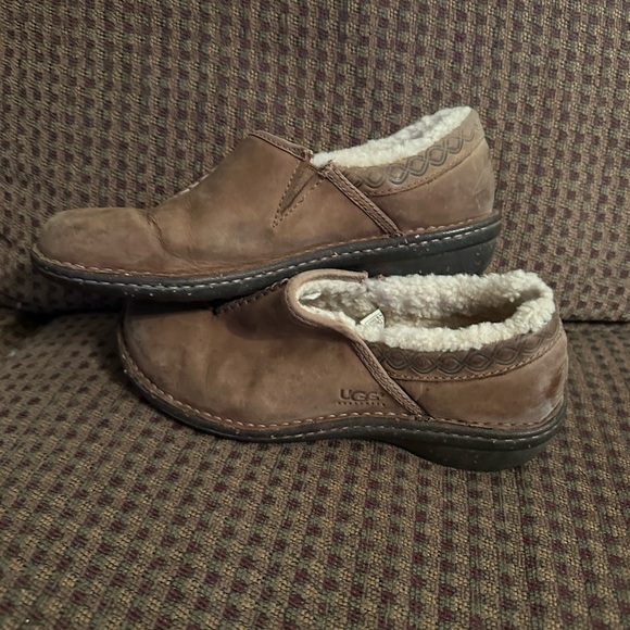 UGG WOMENS BETTEY BROWN style FLEECE/WOOL LINED SLIP ON SHOES. SZ 9 - Picture 10 of 13